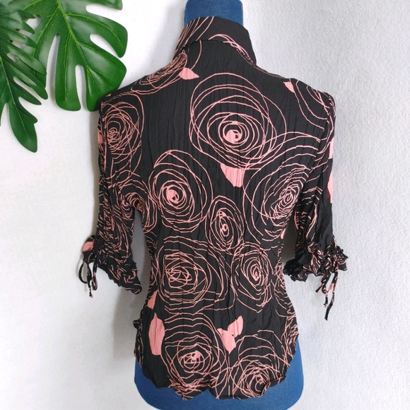 🎉HP🎉Violet & Claire Pink Swirl Crinkle Button Blouse - Picture 5 of 8